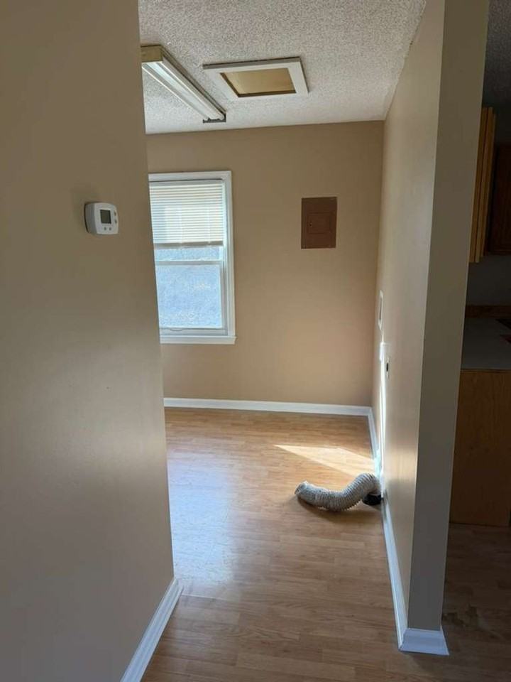 364 Watford Rd - Photo 5 of 9