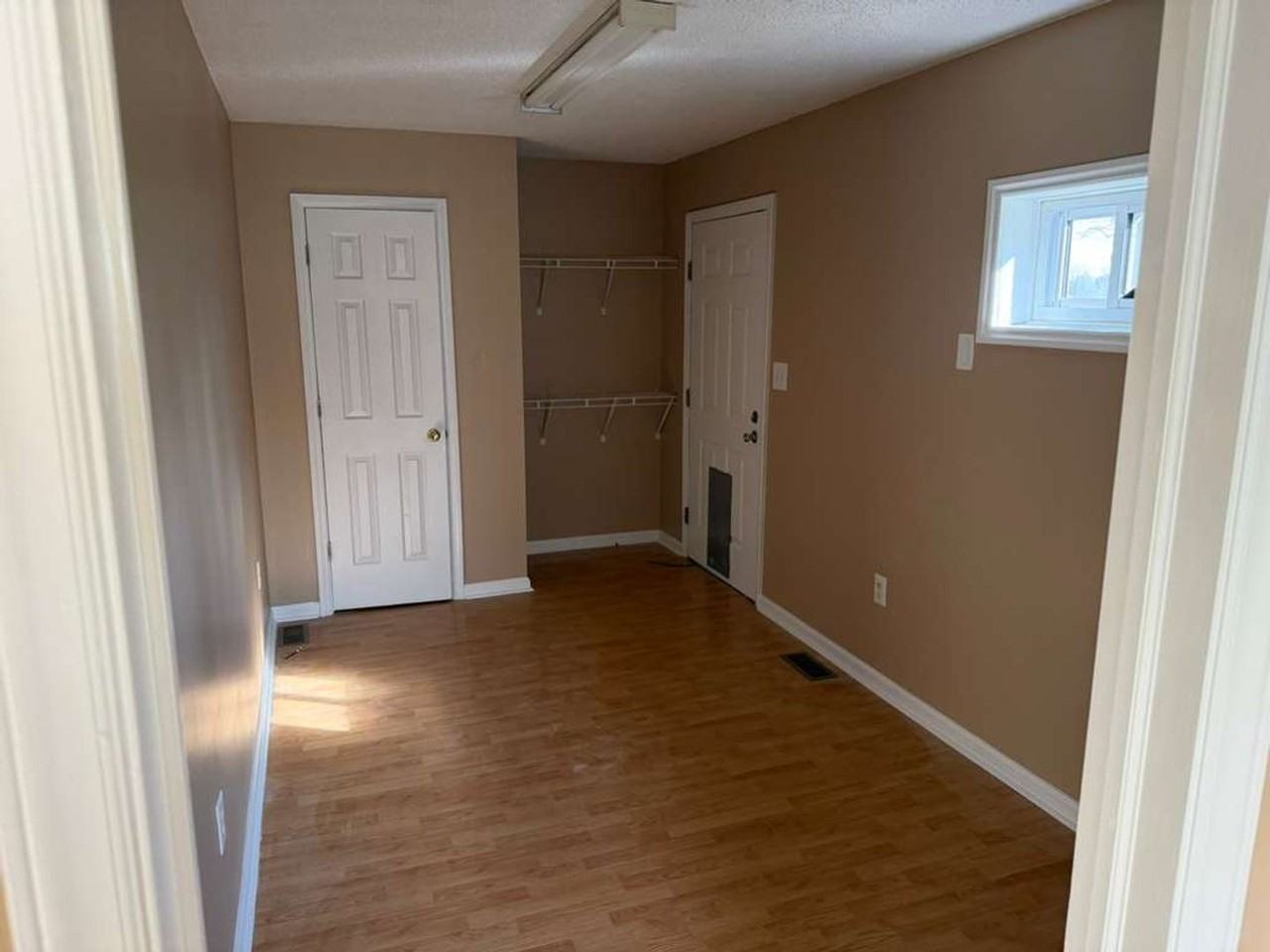 364 Watford Rd - Photo 7 of 9