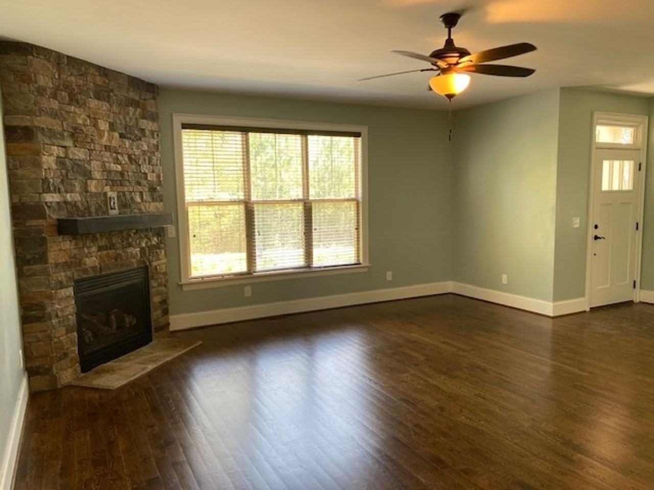 1352 Legendary Ln - Photo 4 of 35