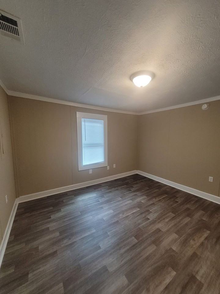 240 Silver Cir - Photo 5 of 12