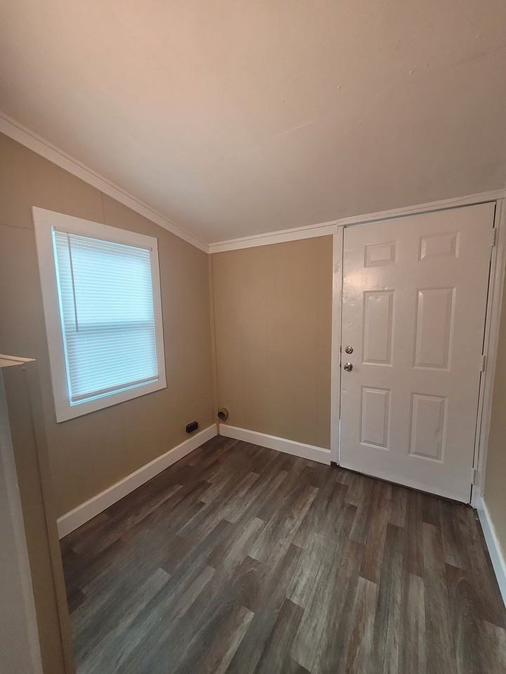 240 Silver Cir - Photo 7 of 12