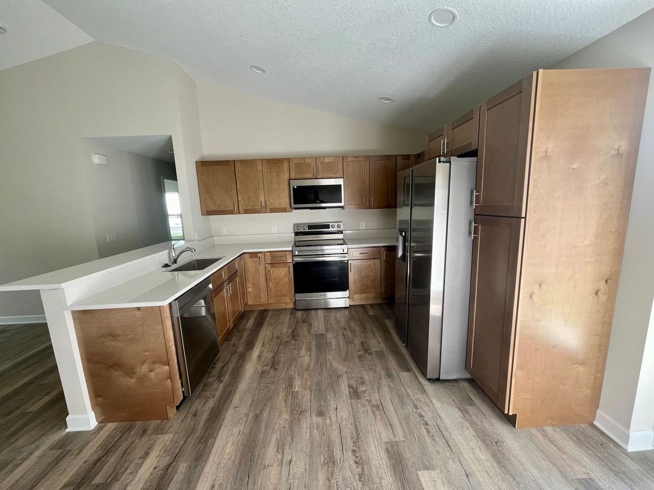 933 19th St - Photo 2 of 11