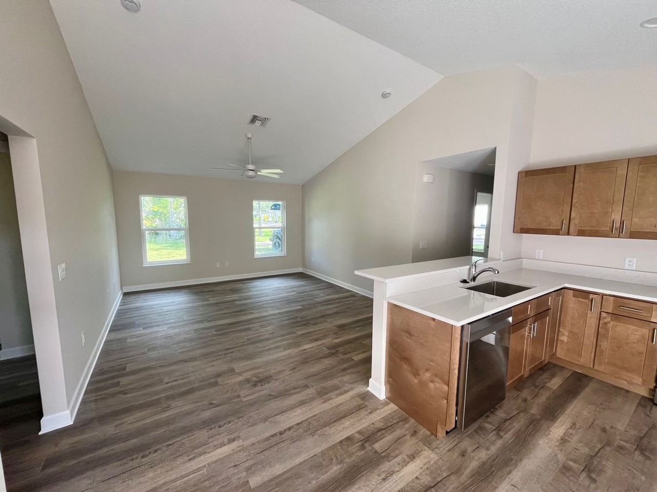 933 19th St - Photo 3 of 11