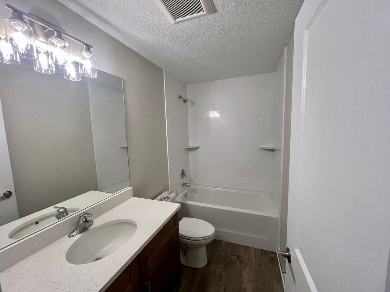 933 19th St - Photo 5 of 11