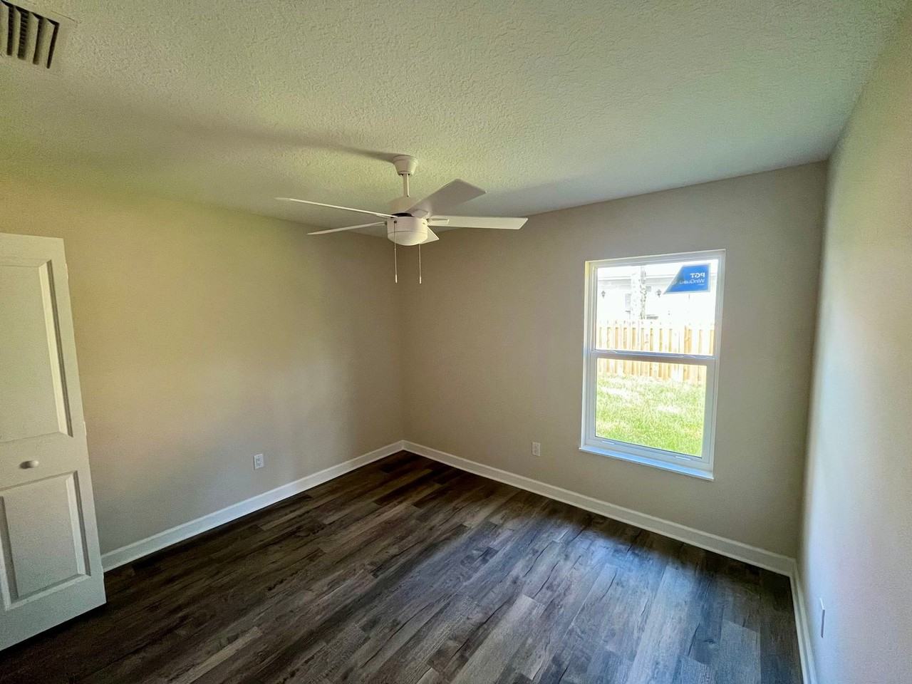 933 19th St - Photo 7 of 11