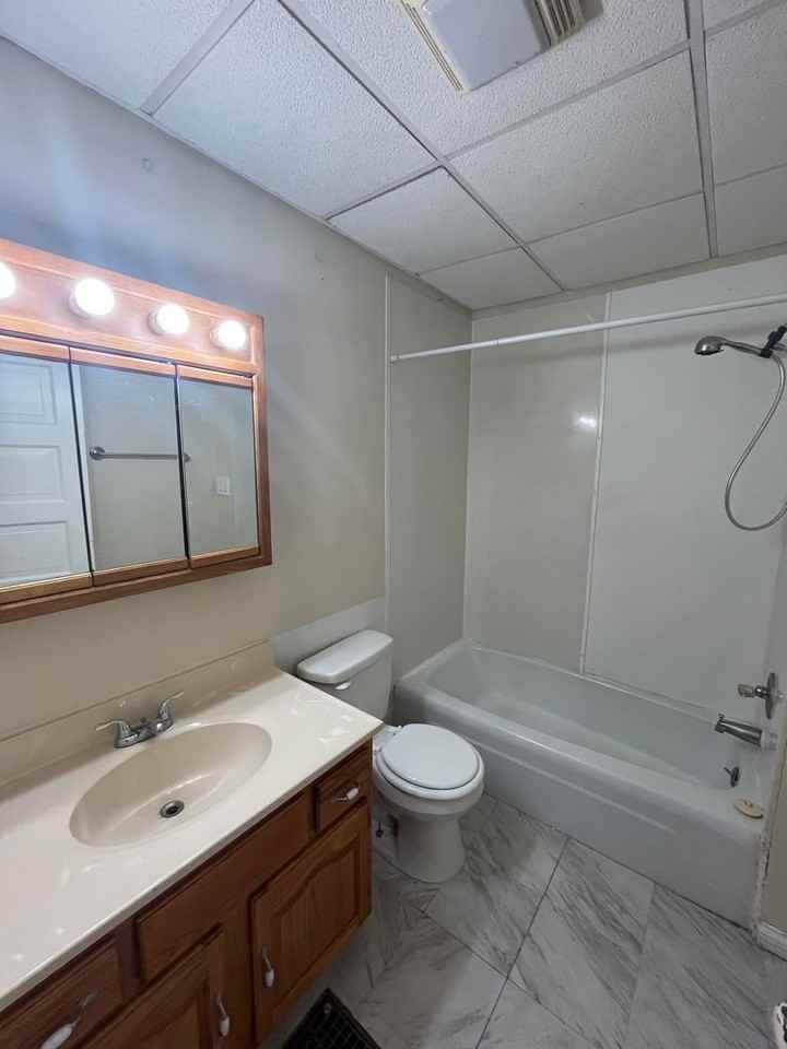 132 W 2nd St - Photo 6 of 11