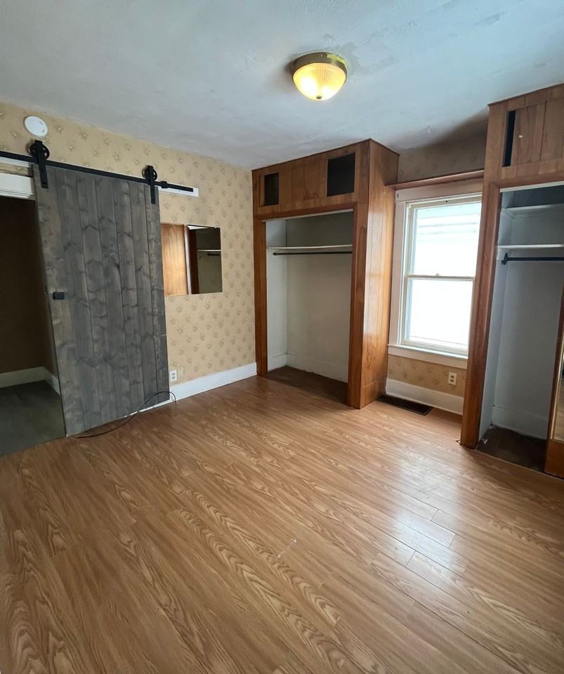 132 W 2nd St - Photo 7 of 11