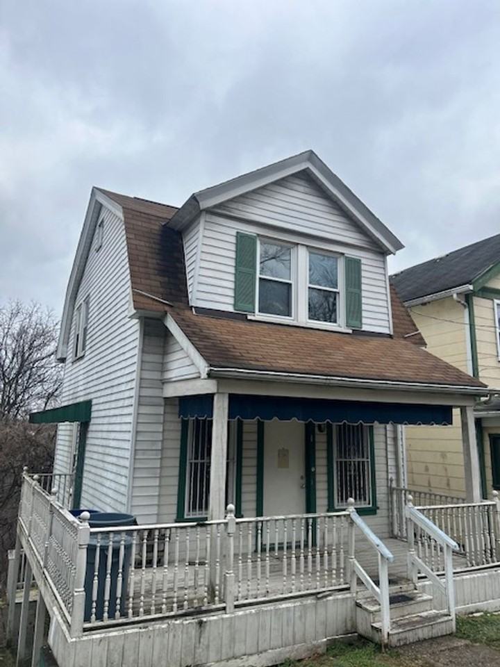 2124 Peekskill St - Photo 2 of 18