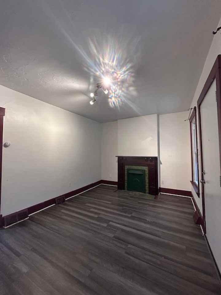 2124 Peekskill St - Photo 5 of 18