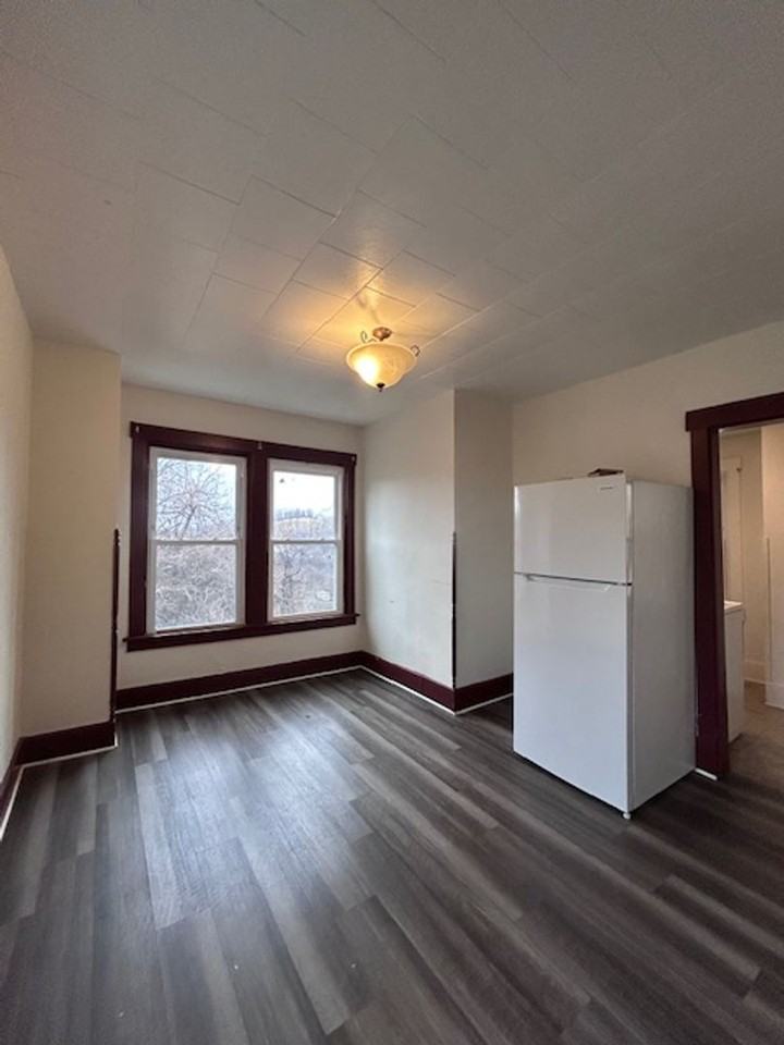 2124 Peekskill St - Photo 6 of 18