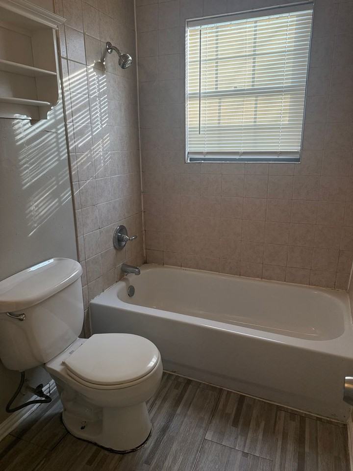 1409 College St - Photo 2 of 7