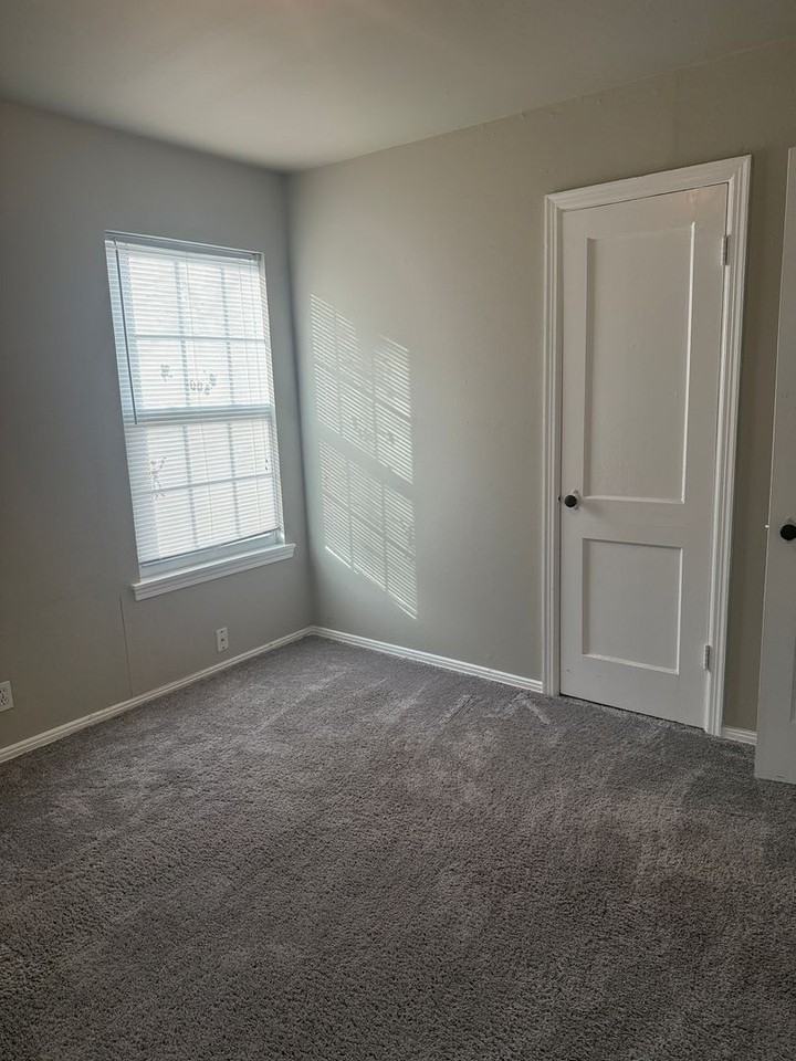 1409 College St - Photo 3 of 7