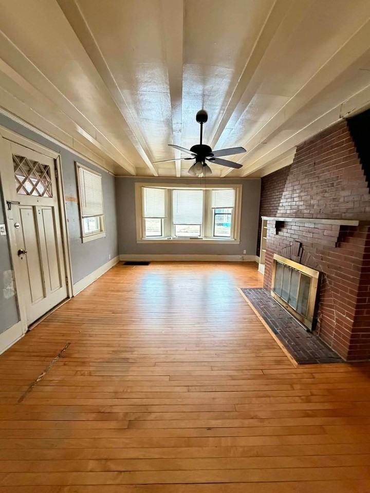 401 S Jackson Ave - Photo 2 of 13