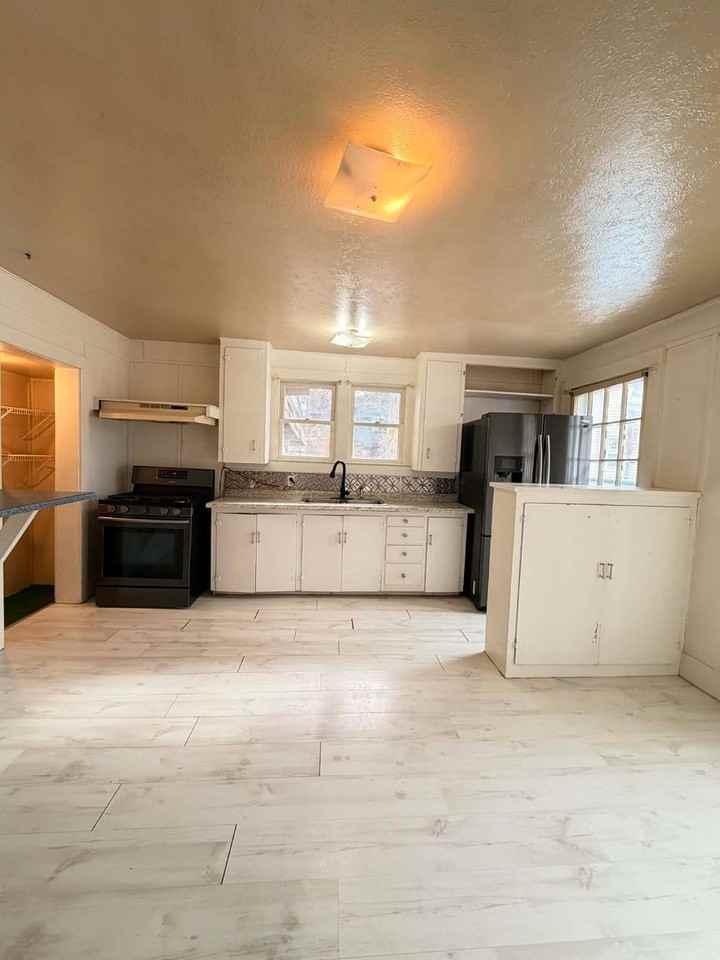 401 S Jackson Ave - Photo 5 of 13