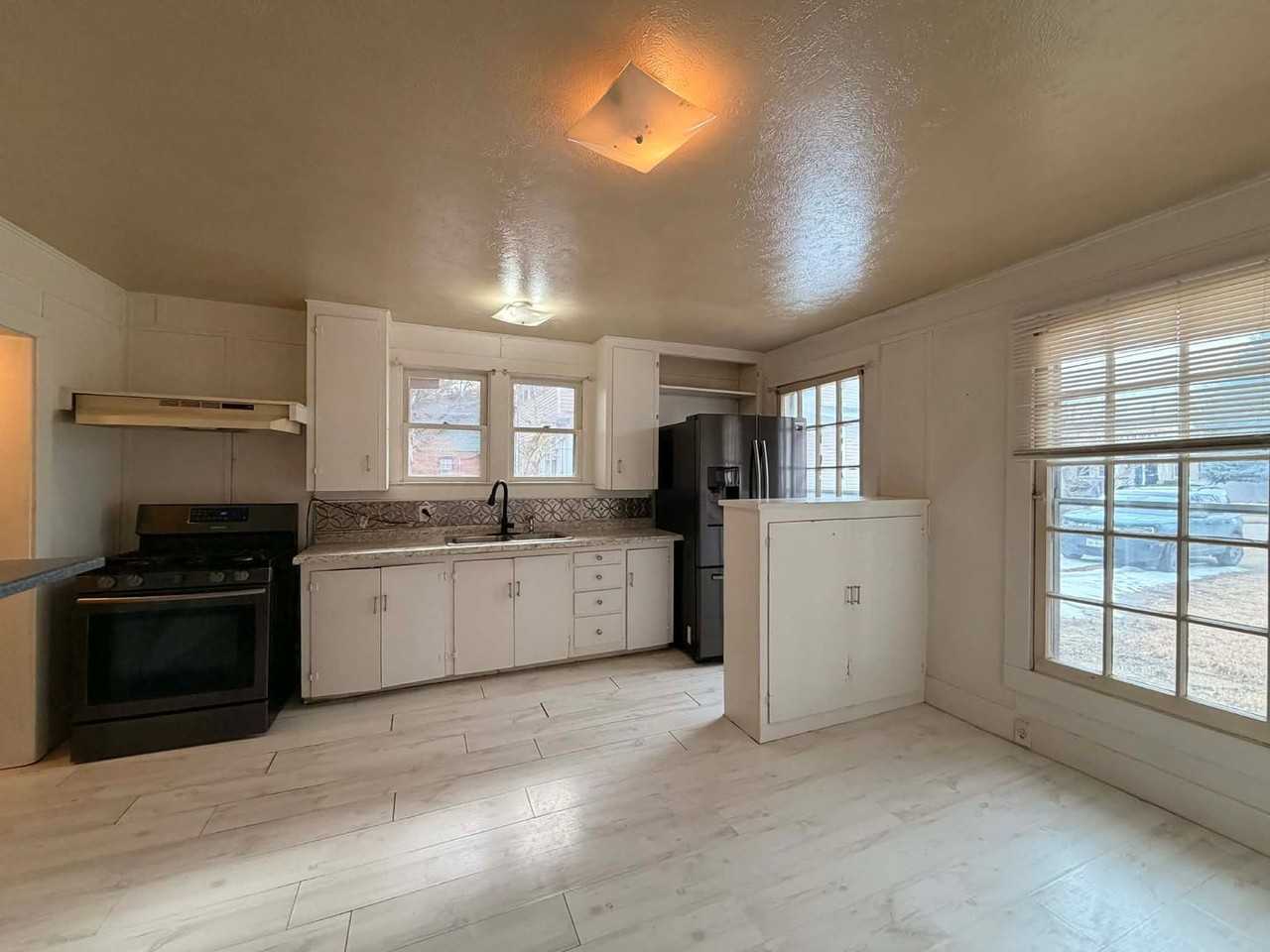 401 S Jackson Ave - Photo 6 of 13