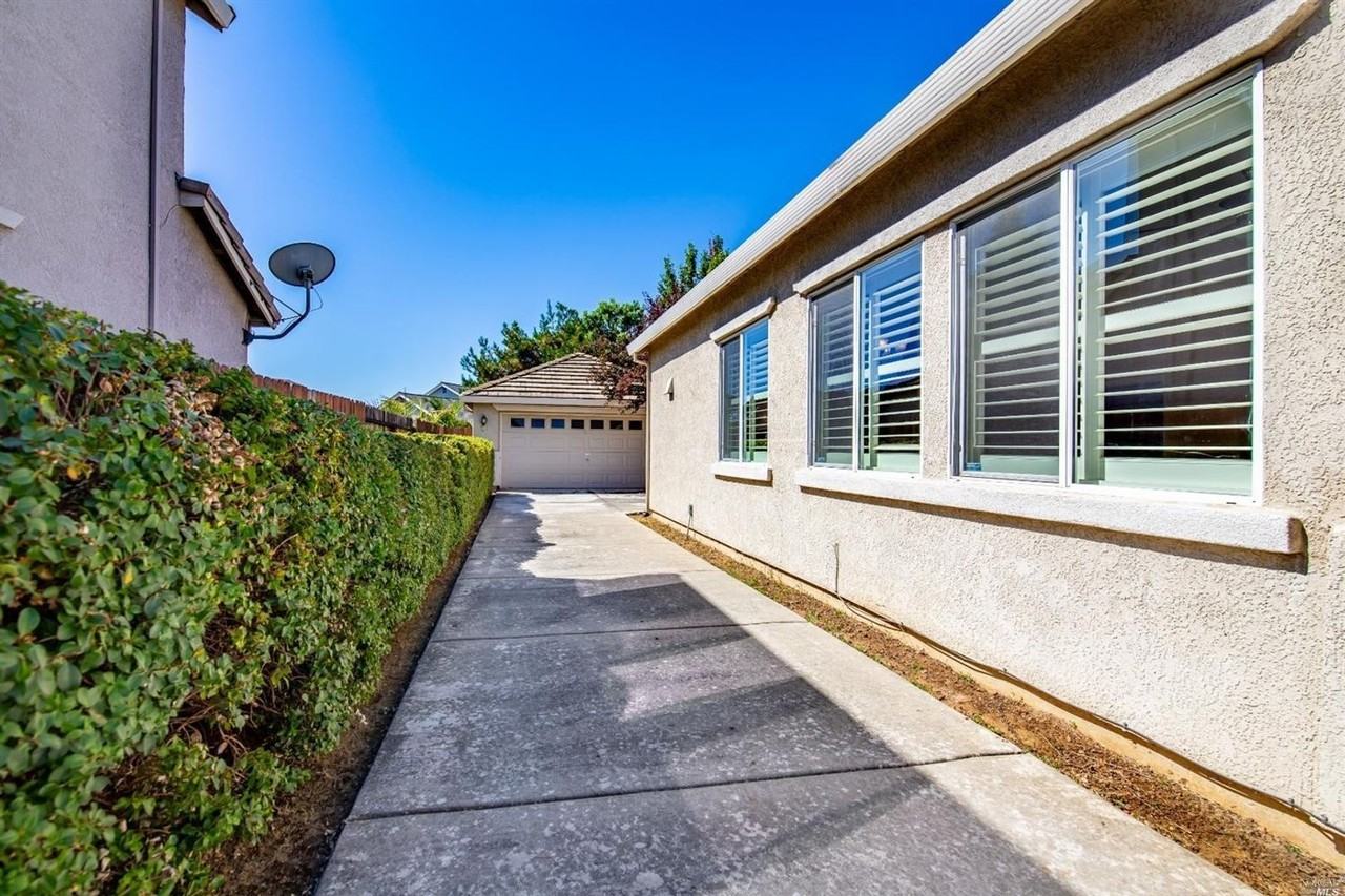 1600 Hickam Cir - Photo 3 of 23