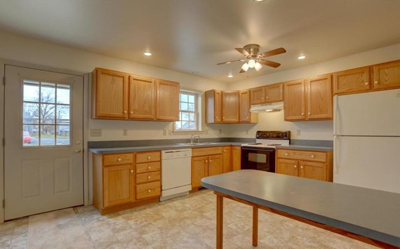 349 N Market St - Photo 5 of 23