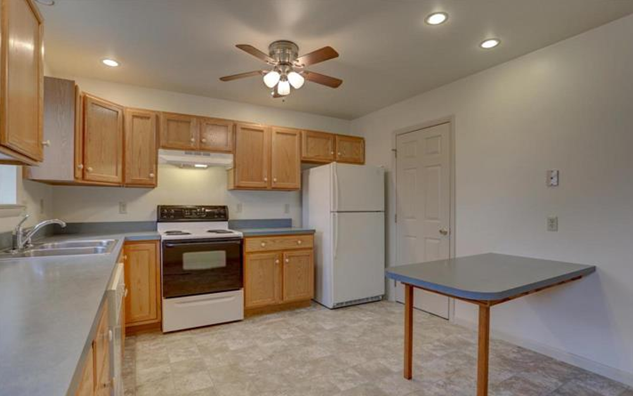 349 N Market St - Photo 7 of 23