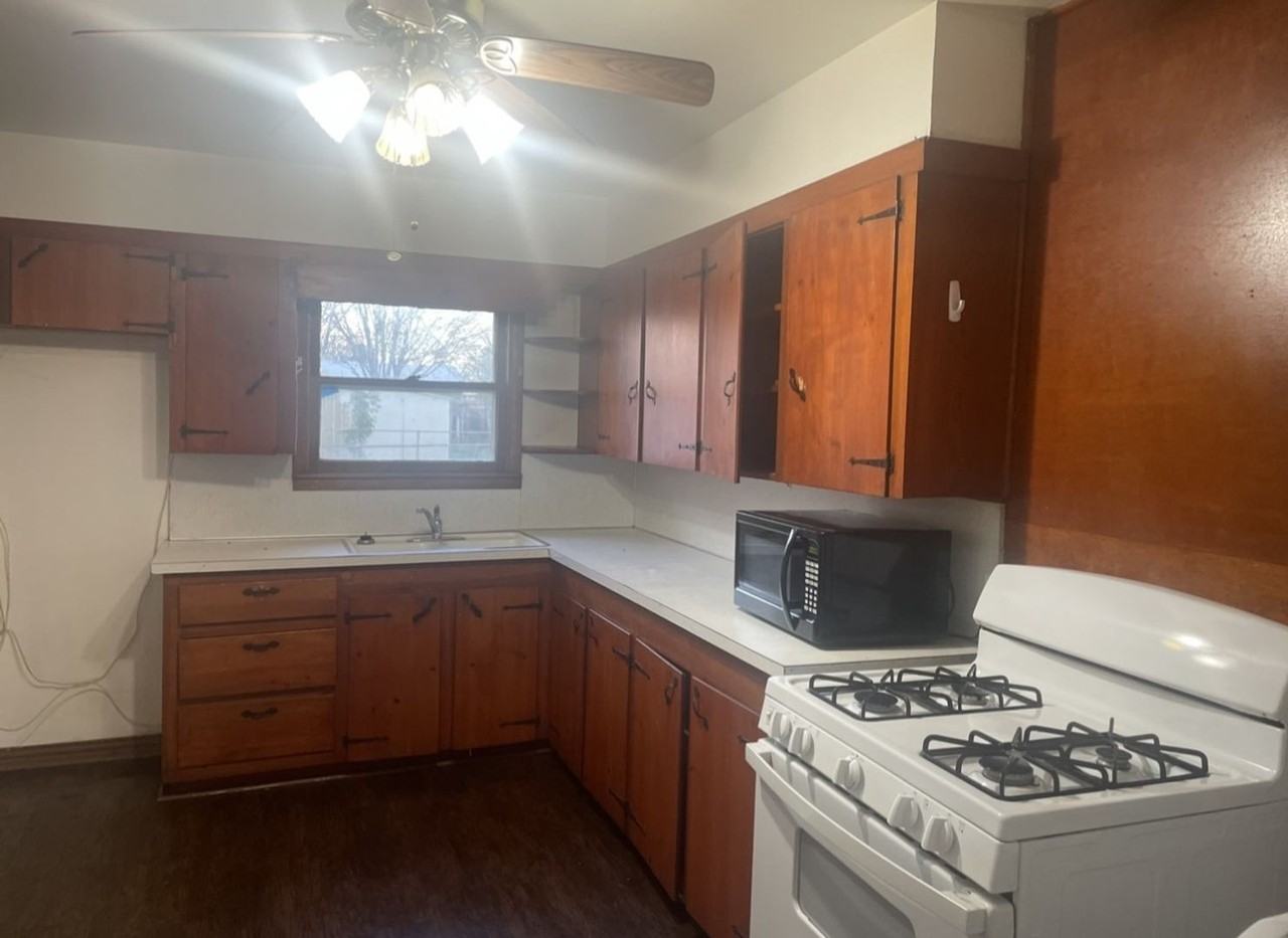 1941 N Mockingbird Ln - Photo 4 of 15