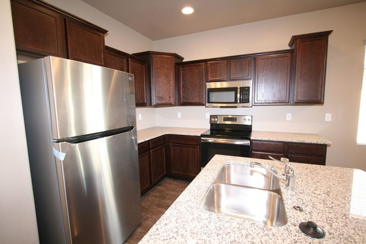 6541 Mission Bend Way - Photo 4 of 20