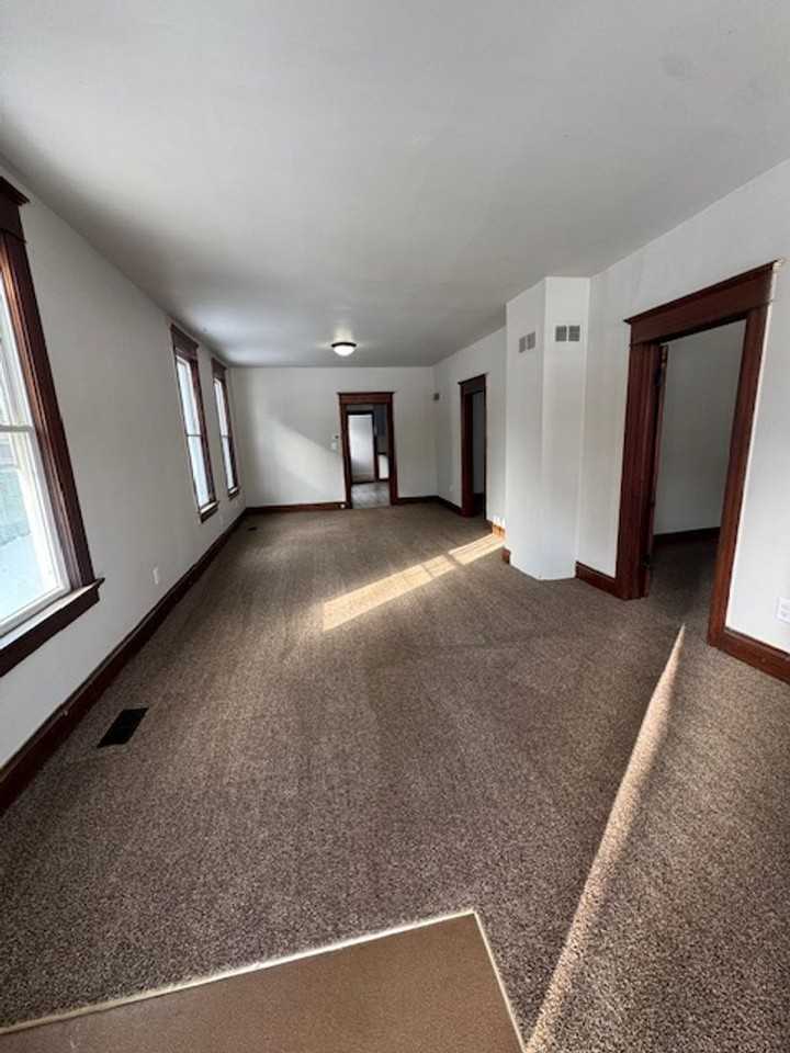 1535 Andrew St - Photo 2 of 7