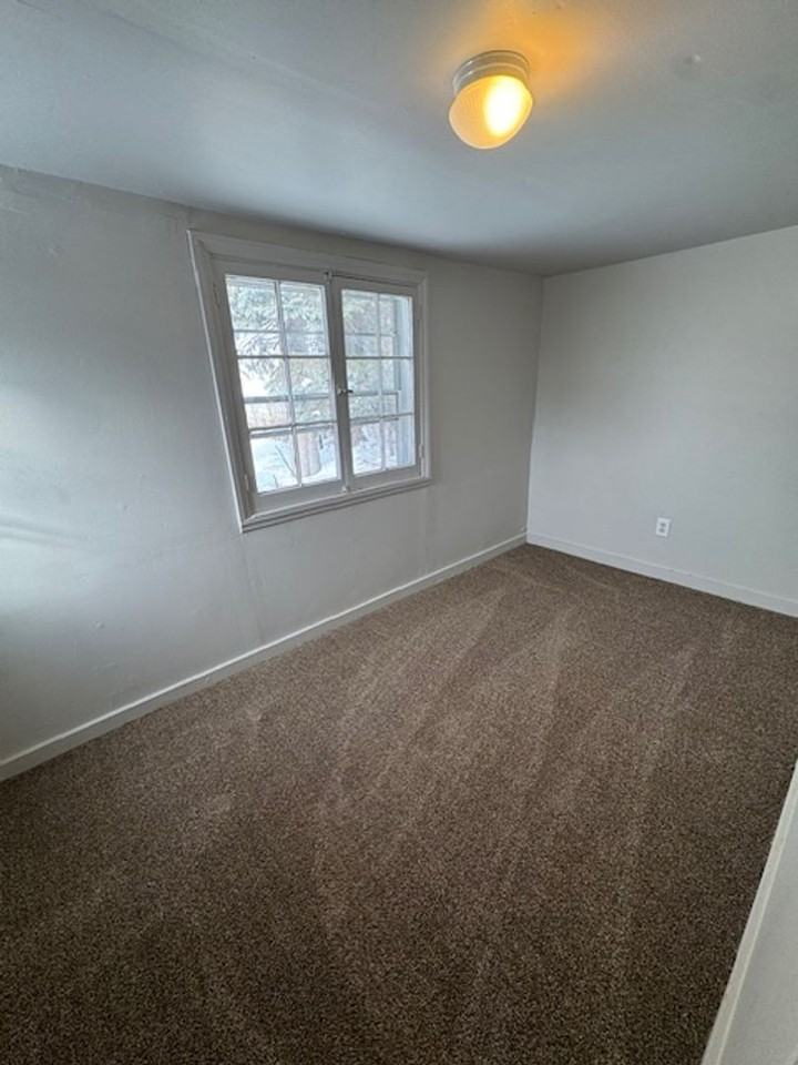 1535 Andrew St - Photo 4 of 7