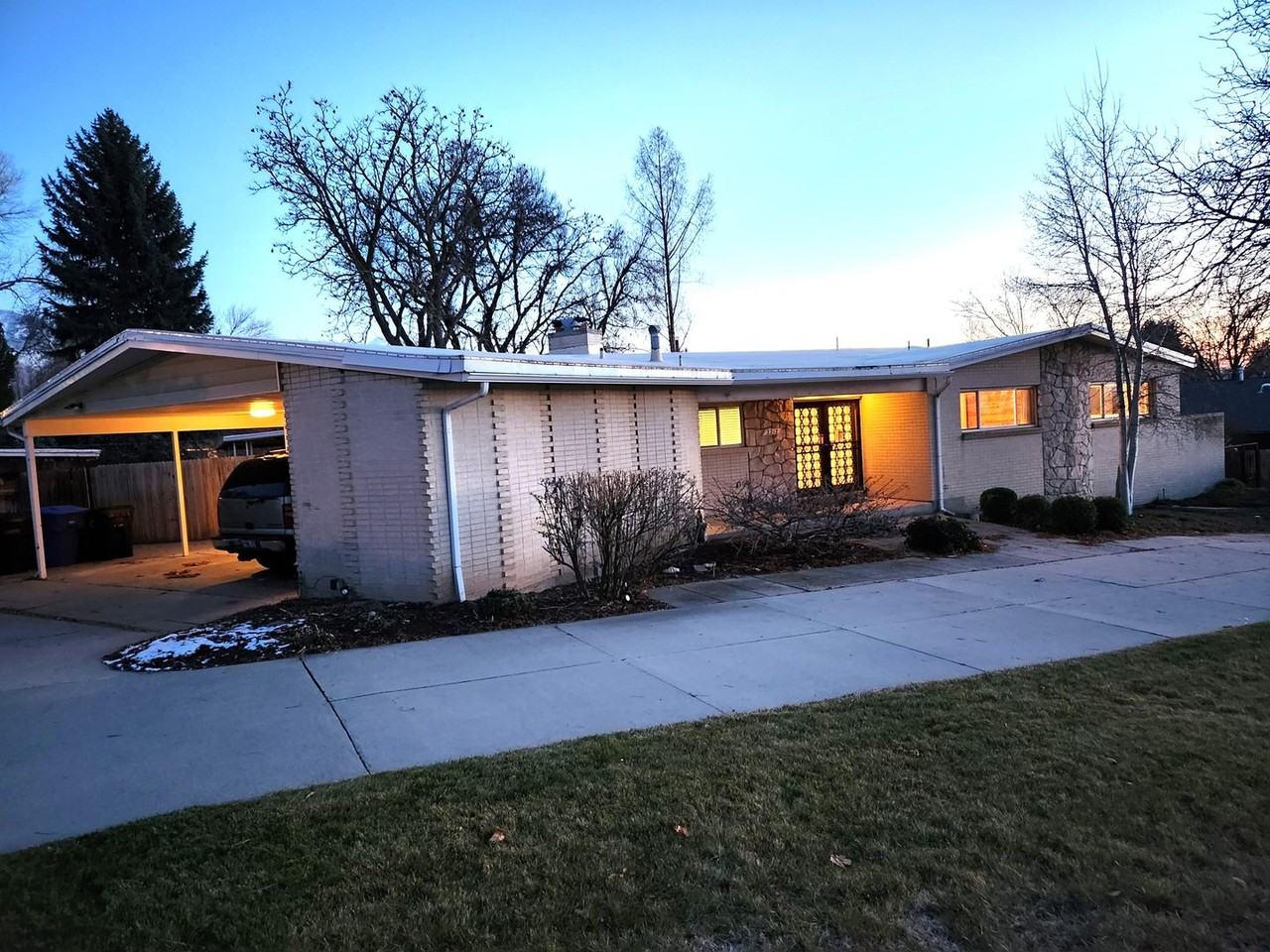 2212 E Melodie Ann Way - Photo 3 of 50