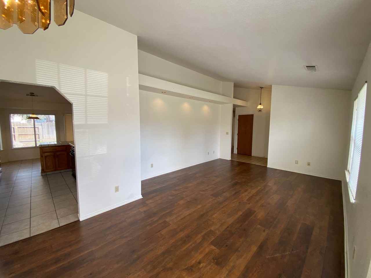 5936 W Oak Ave - Photo 5 of 40