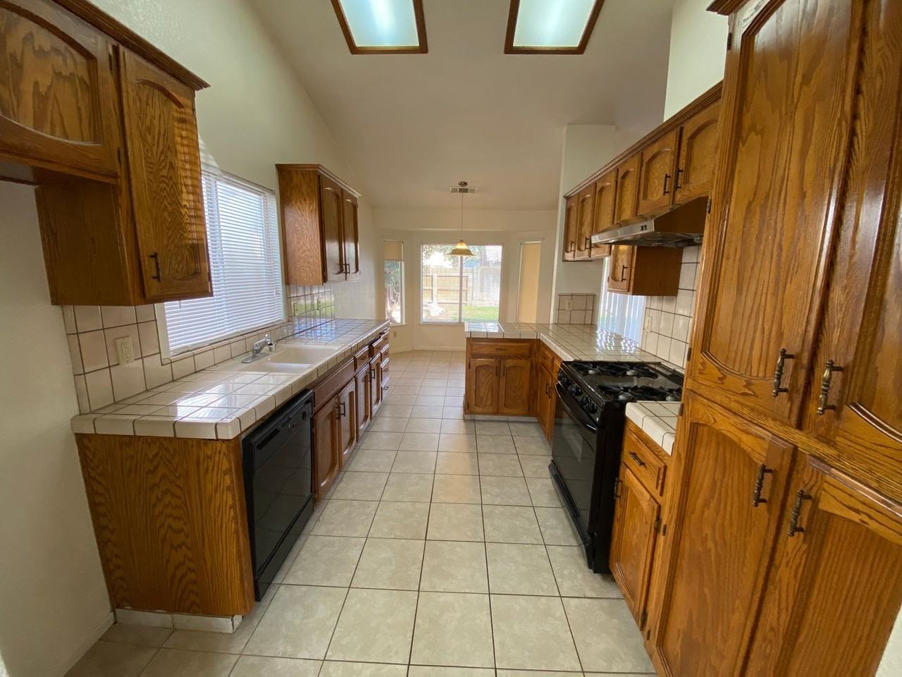 5936 W Oak Ave - Photo 6 of 40