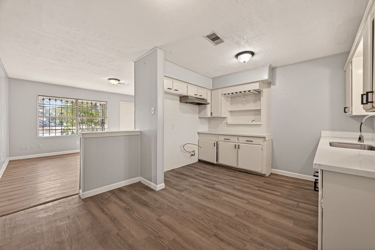 5315 Bellfort St - Photo 5 of 17