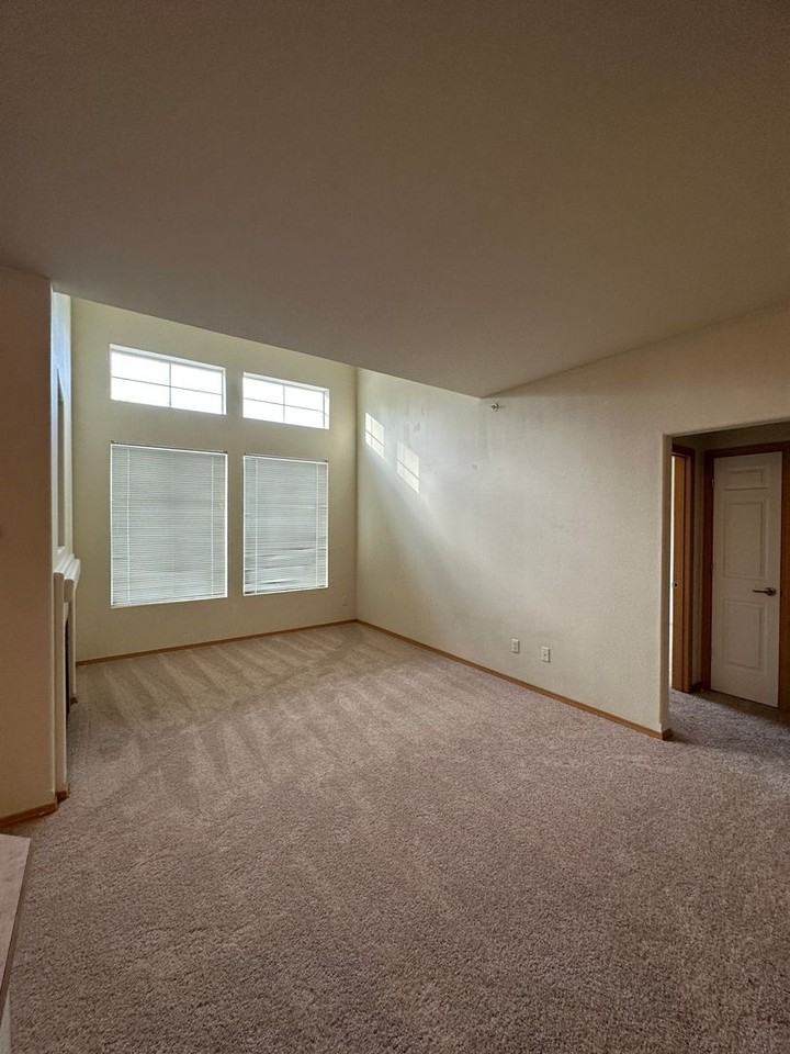 2537 Evans Ct - Photo 3 of 11