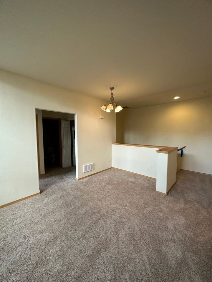 2537 Evans Ct - Photo 4 of 11