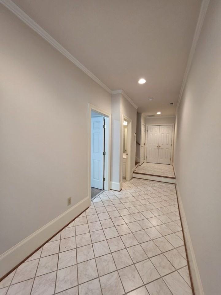 243 College Pl - Photo 4 of 37