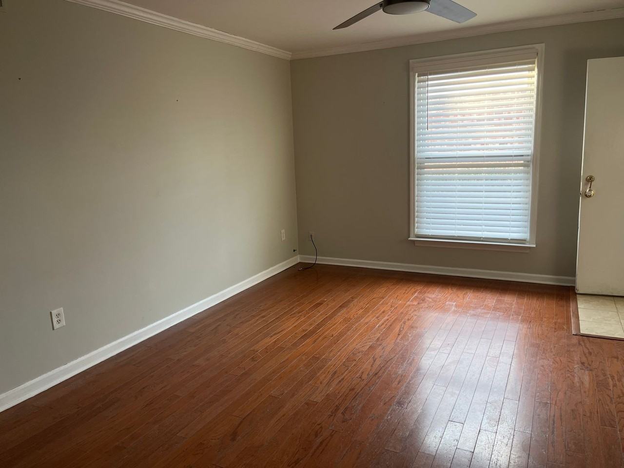 1039 Carriage Dr Apt B - Photo 2 of 11