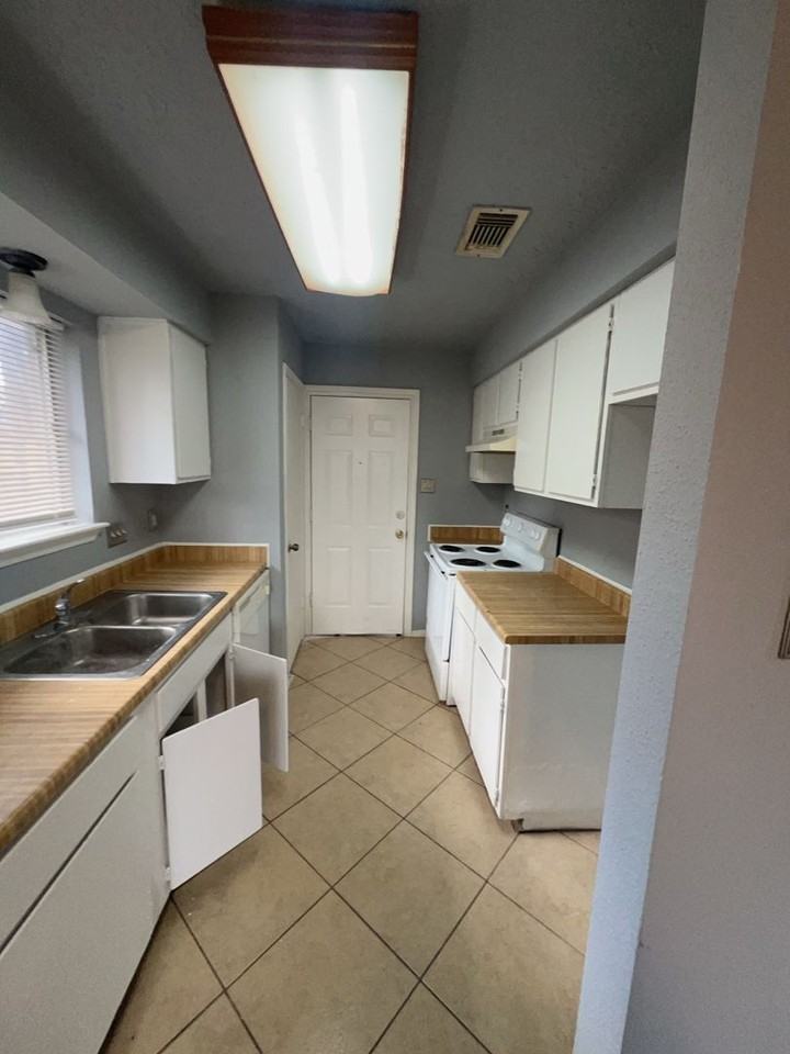 4546 Algernon Dr - Photo 6 of 16