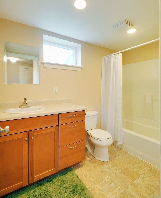 3832 Ne 85th St - Photo 2 of 11