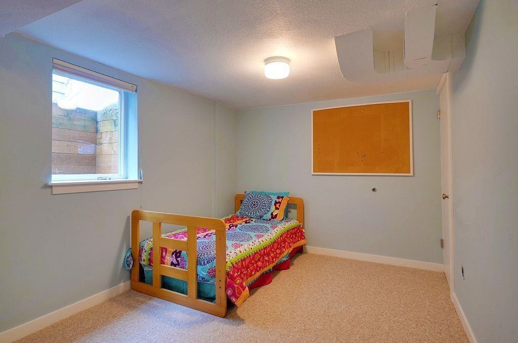 3832 Ne 85th St - Photo 3 of 11