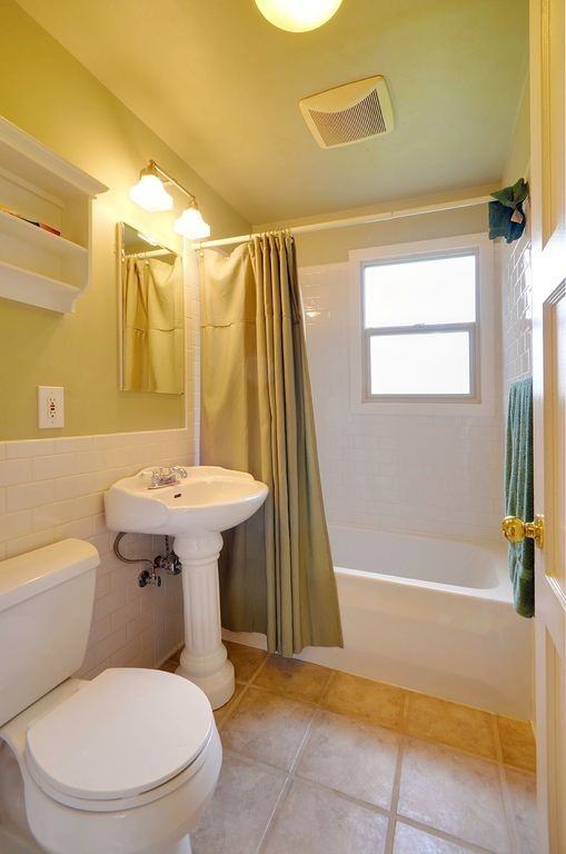 3832 Ne 85th St - Photo 6 of 11