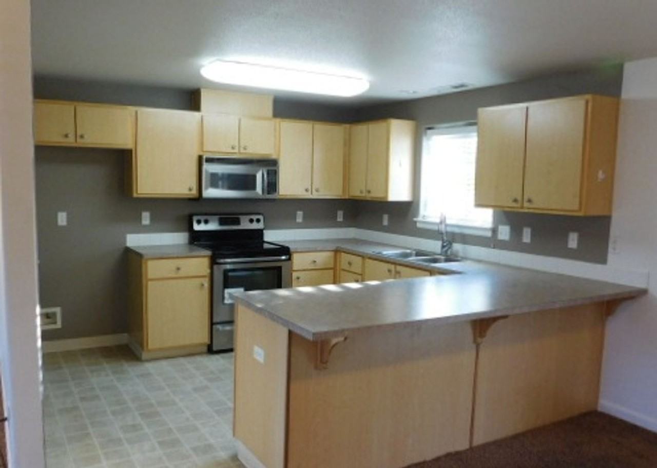 3043 Leah St Ne - Photo 2 of 21