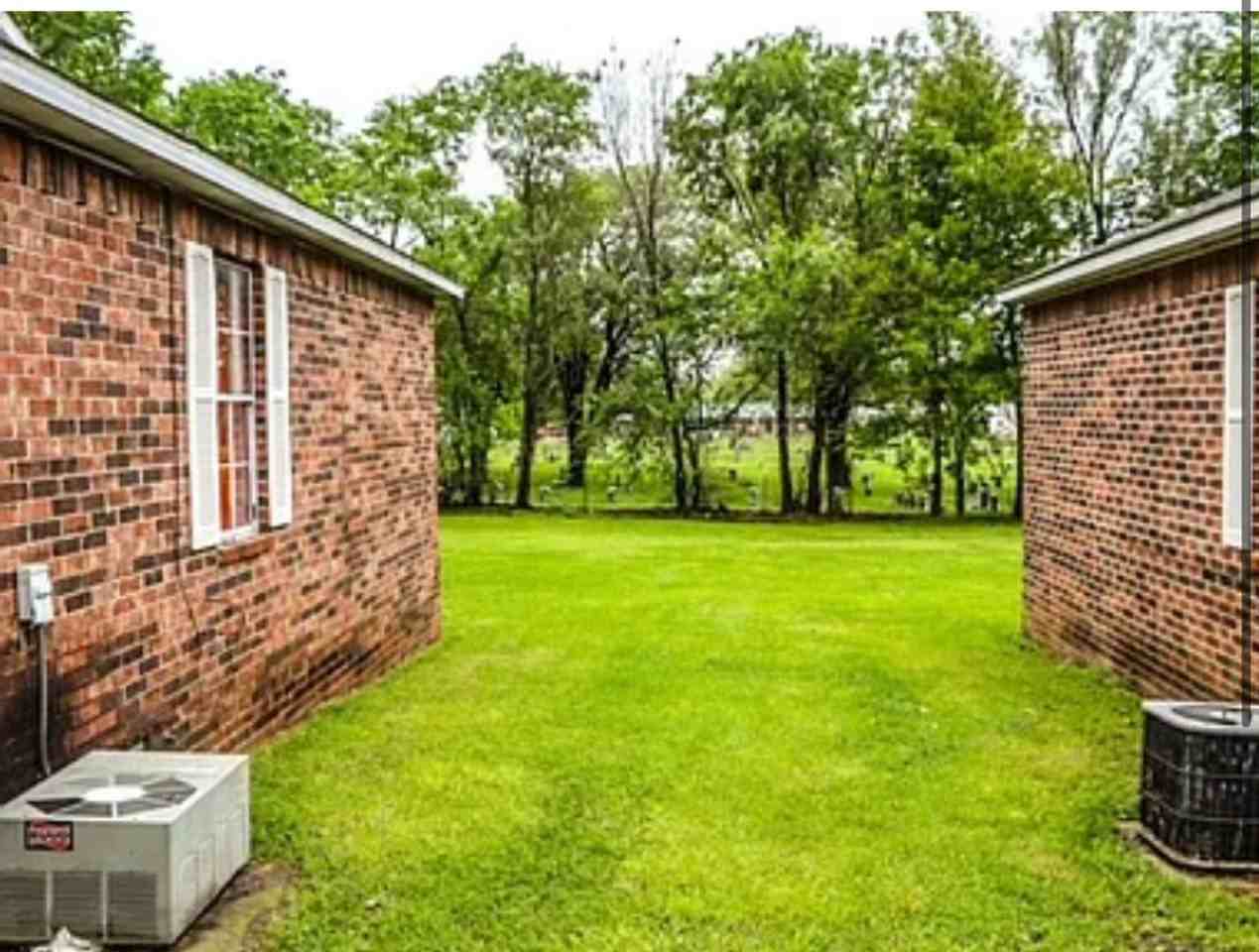 205 W Parks St - Photo 3 of 15