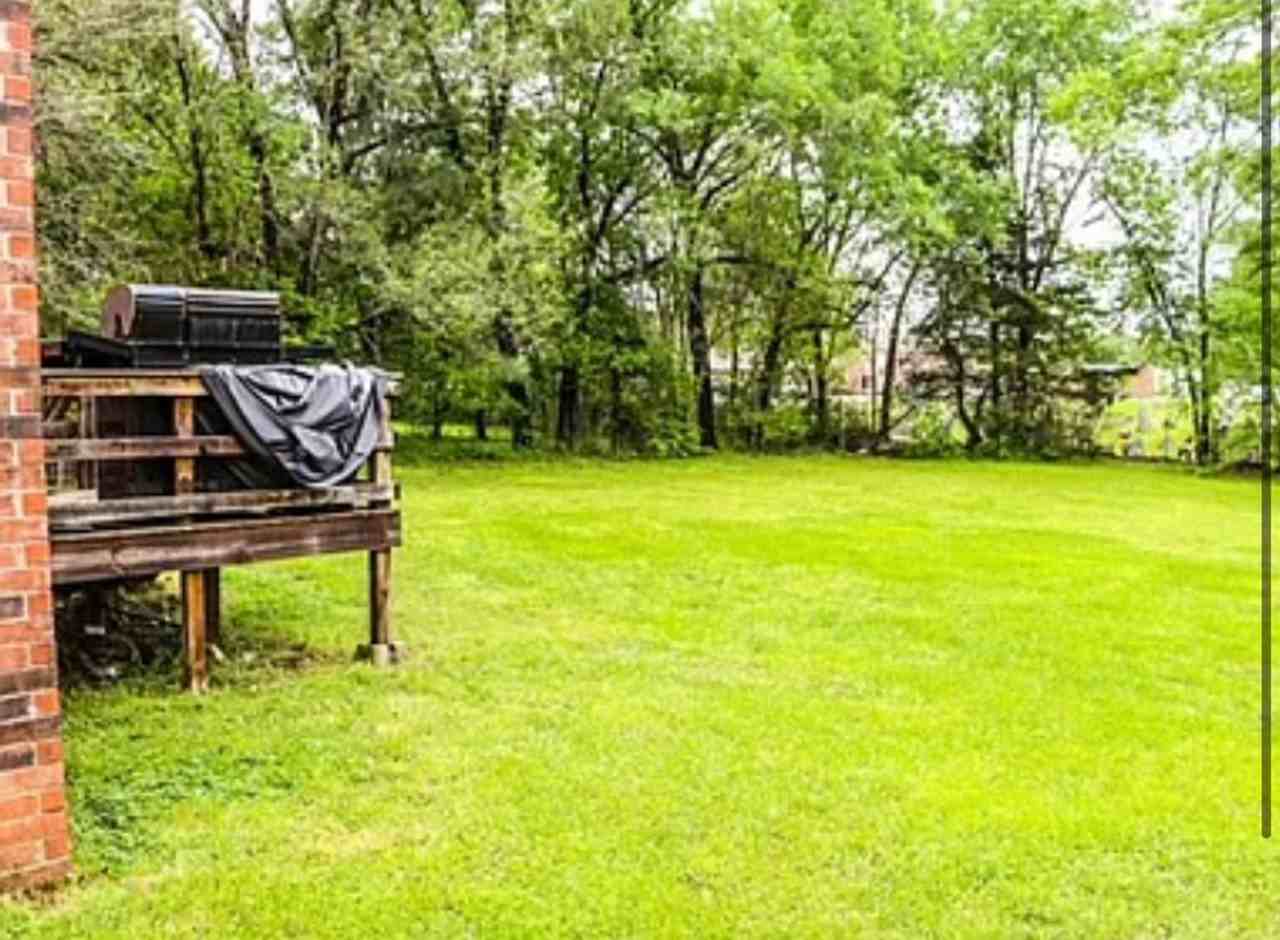 205 W Parks St - Photo 4 of 15