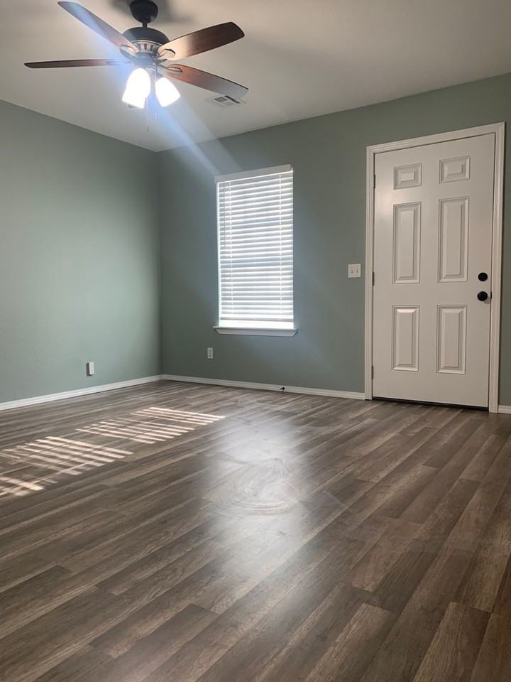 205 W Parks St - Photo 5 of 15