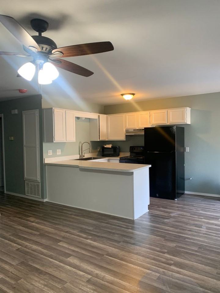 205 W Parks St - Photo 6 of 15