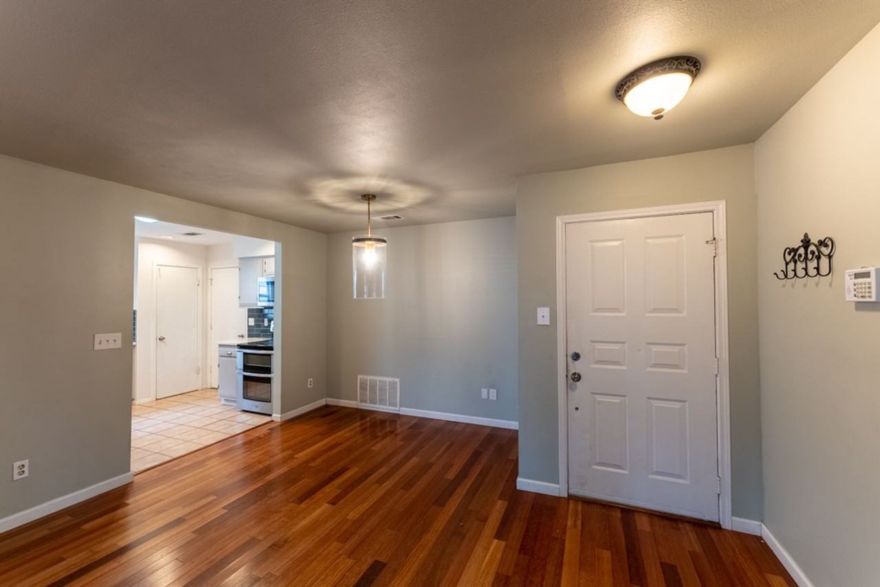 3407 Ambleside Dr - Photo 2 of 30