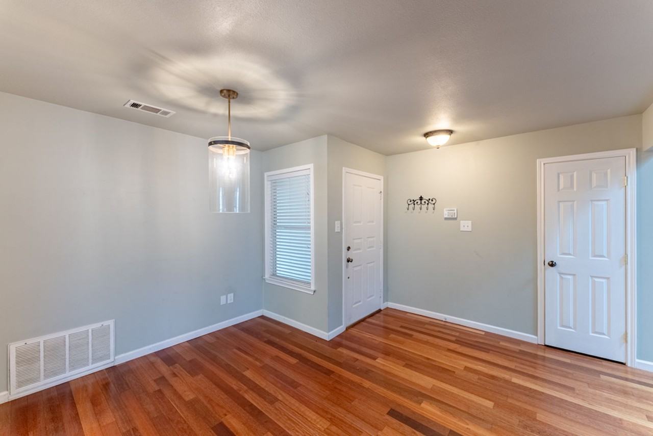 3407 Ambleside Dr - Photo 3 of 30