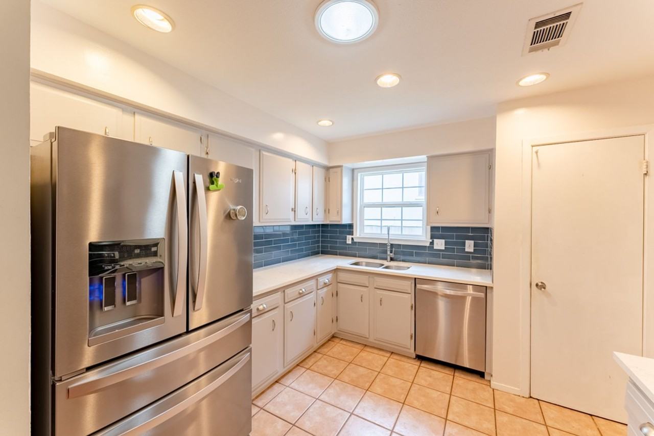 3407 Ambleside Dr - Photo 4 of 30