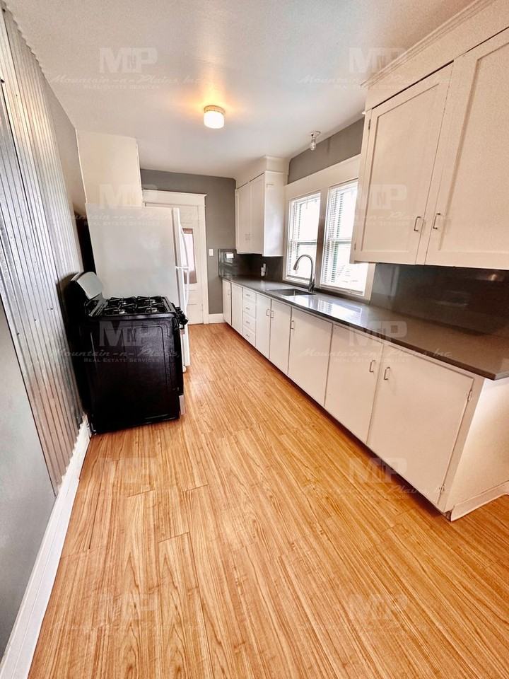 619 S Whitcomb St - Photo 5 of 11