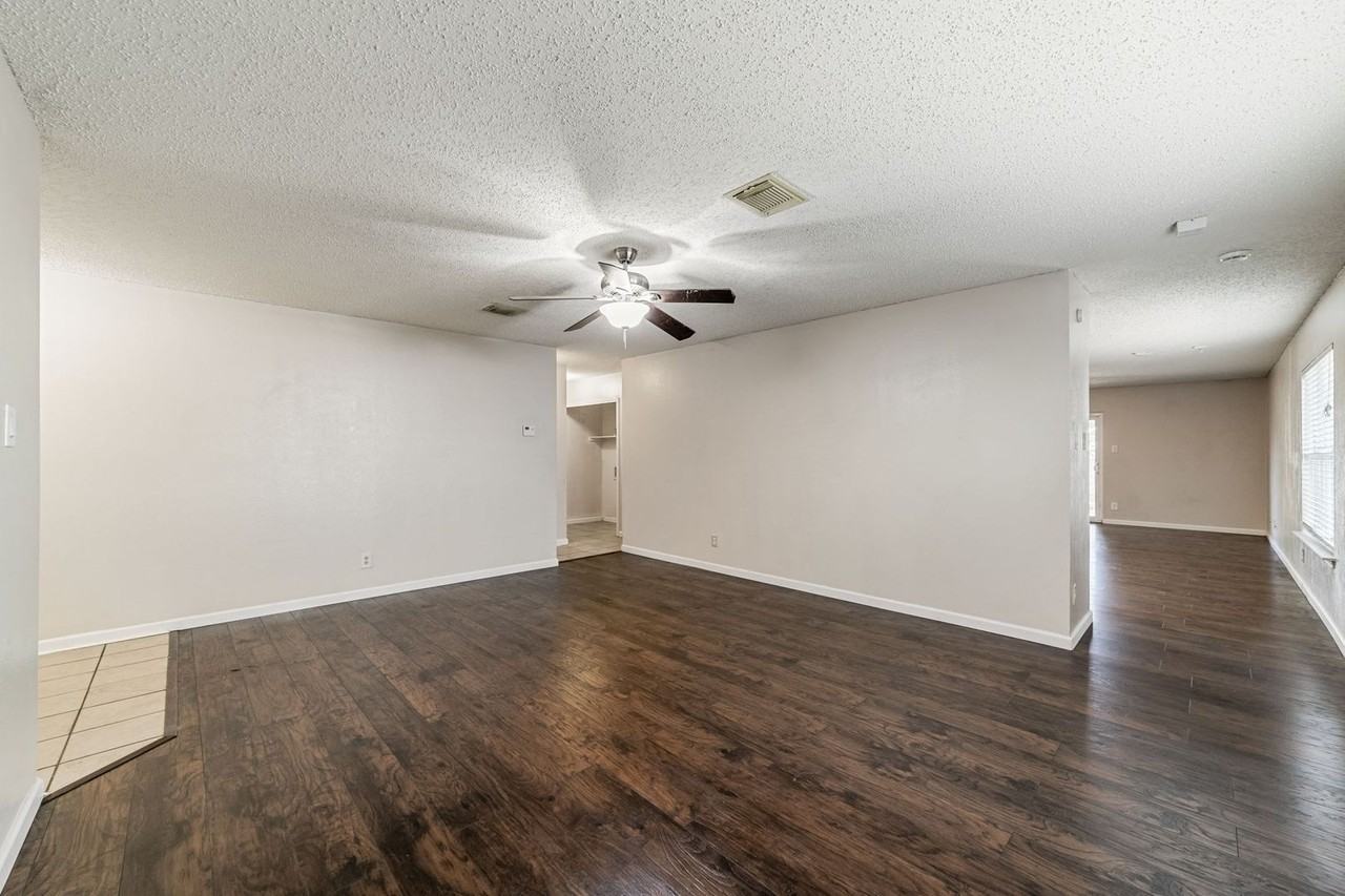 8422 Parry Path - Photo 2 of 37