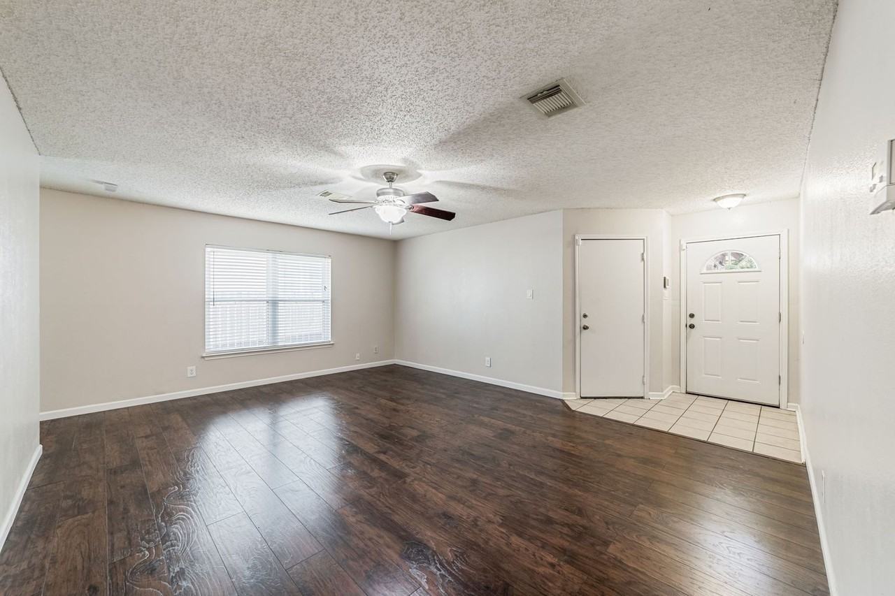 8422 Parry Path - Photo 5 of 37