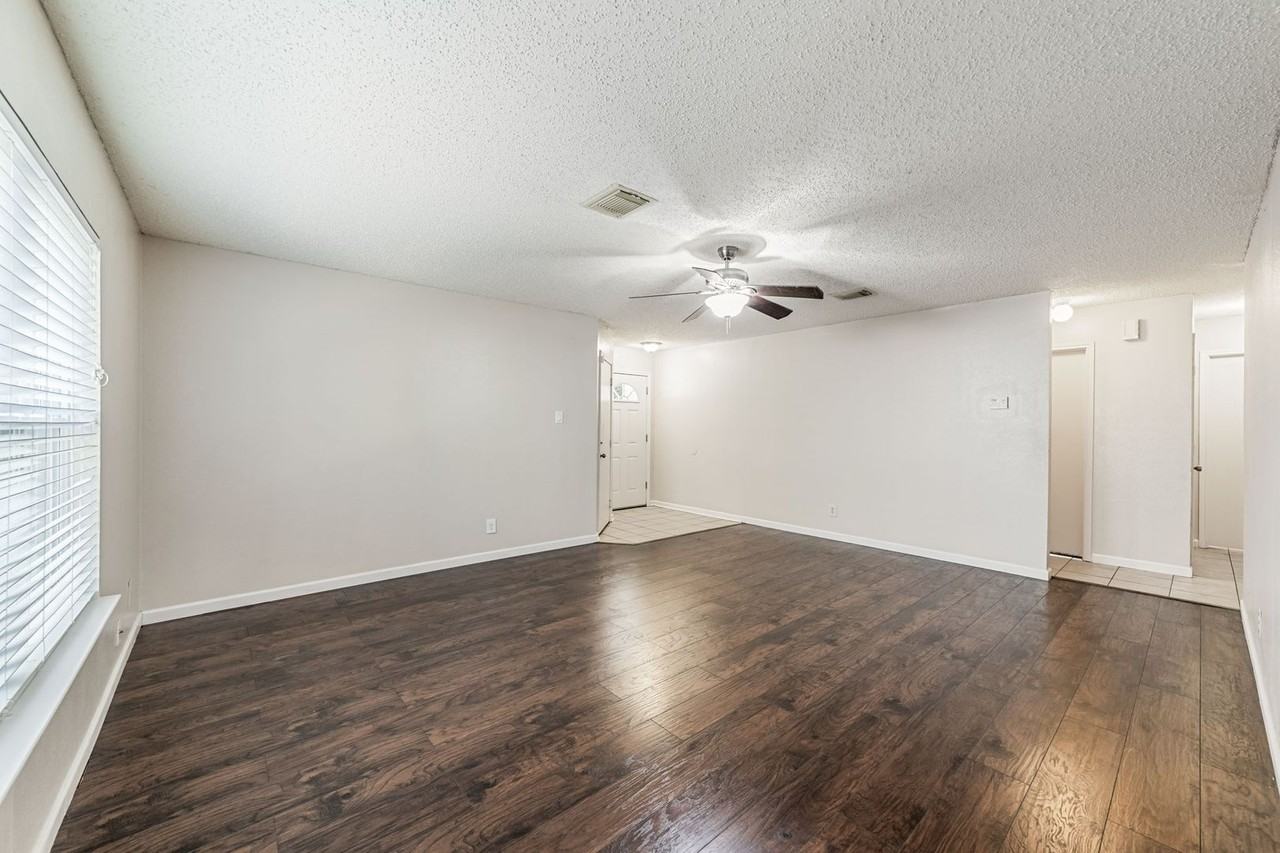 8422 Parry Path - Photo 6 of 37